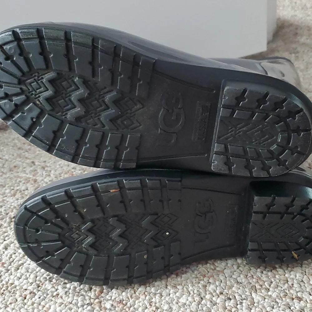 Ugg rain boots - Picture 2 of 3